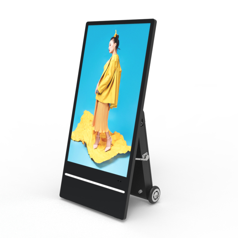 Tampilan Baterai Bawaan IP65 2500nit Poster Lcd Portabel Iklan Papan Tanda Bergerak Tahan Air Luar Ruangan Digital Bertenaga Lipat